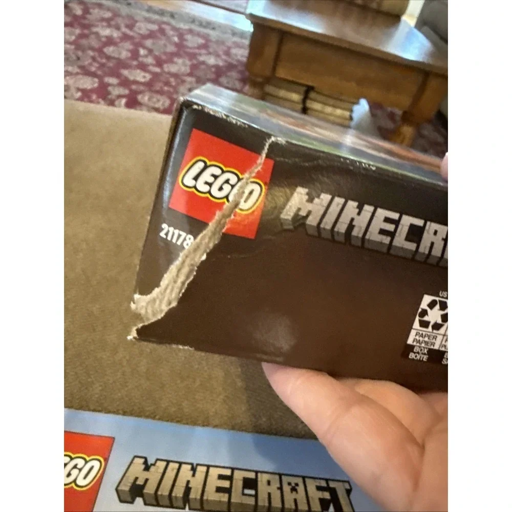 LEGO Minecraft: The Fox Lodge (21178) Lego Set Missing 2 Pieces
